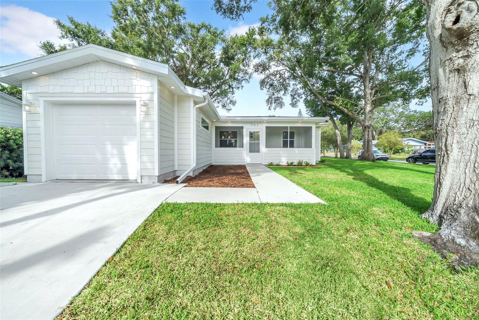 Listing photo id 5 for 701 2nd Street Se