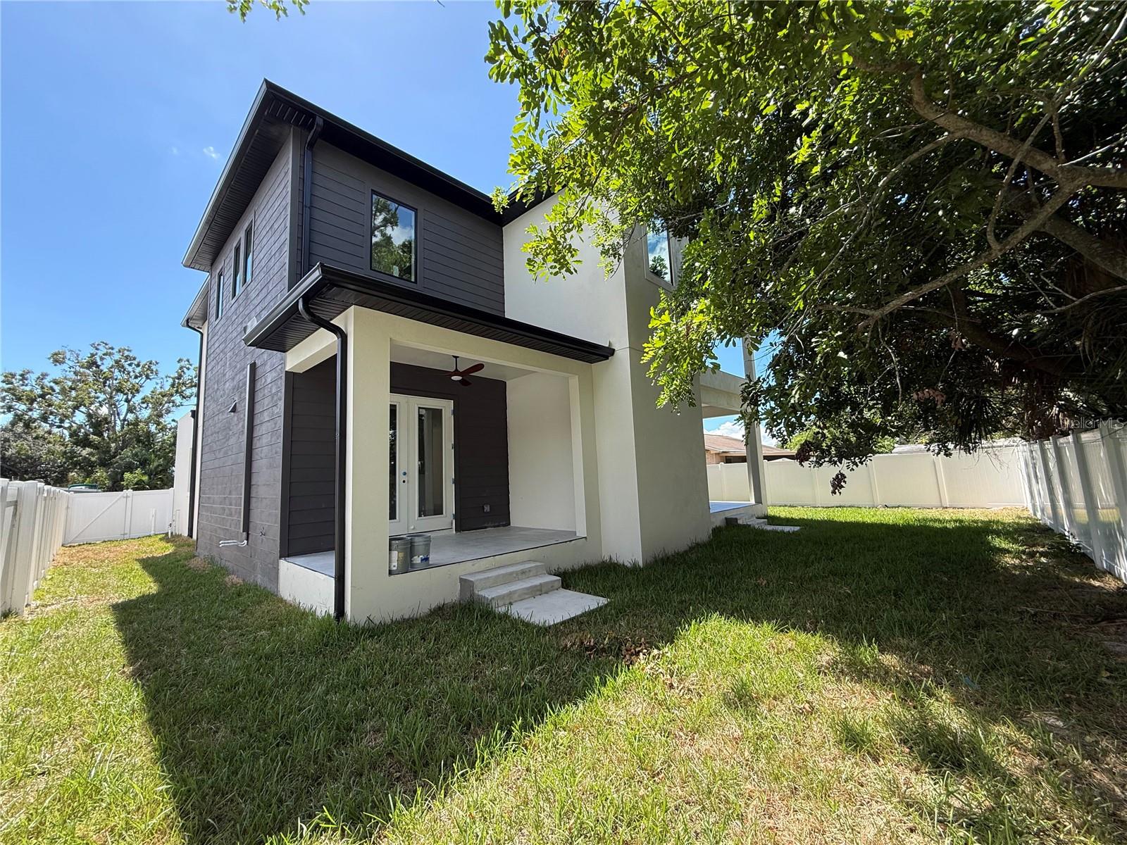 Listing photo id 25 for 4316 Wallace Circle