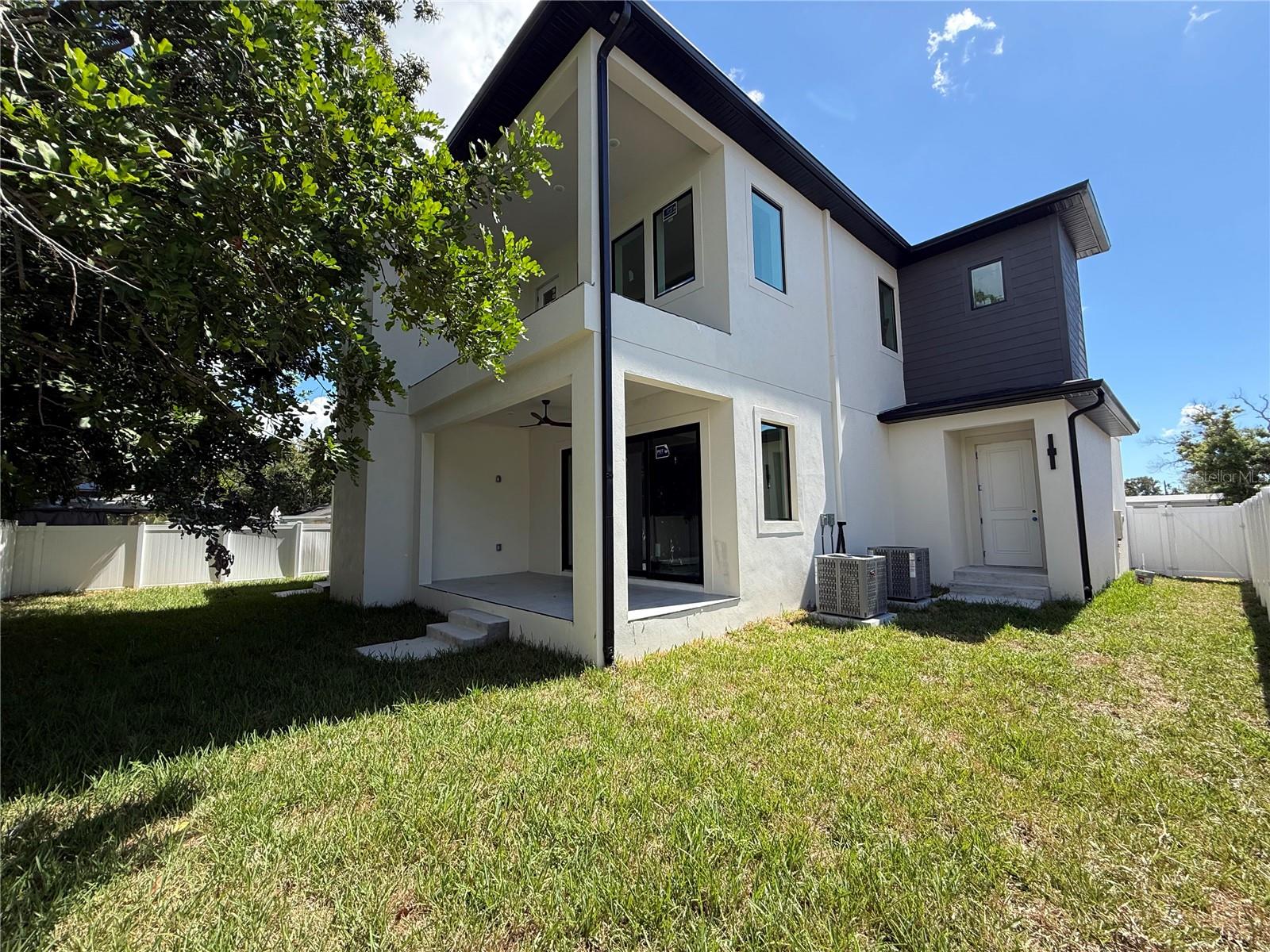 Listing photo id 26 for 4316 Wallace Circle