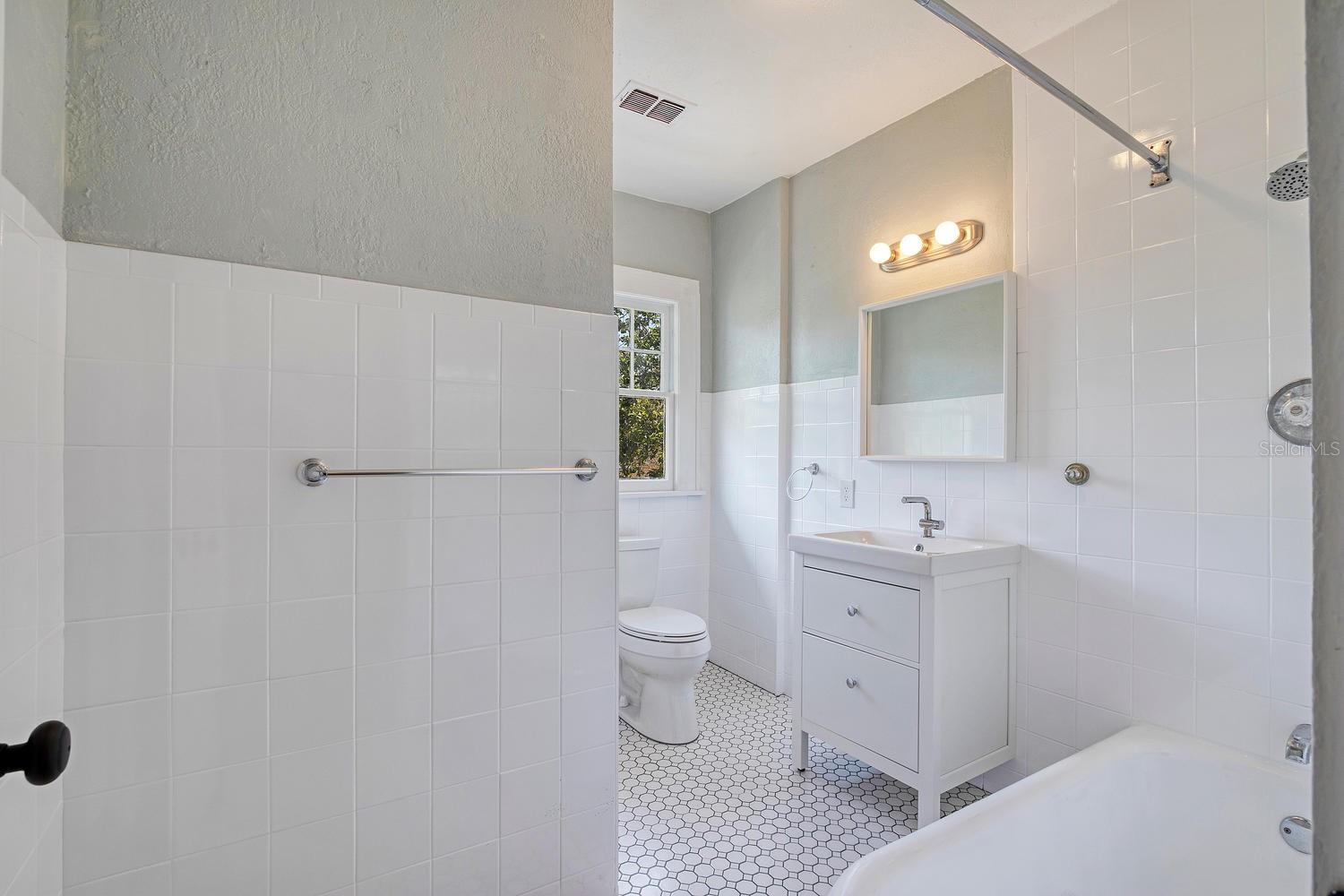 Image 19 of 33 For 2230 Trelain Drive S