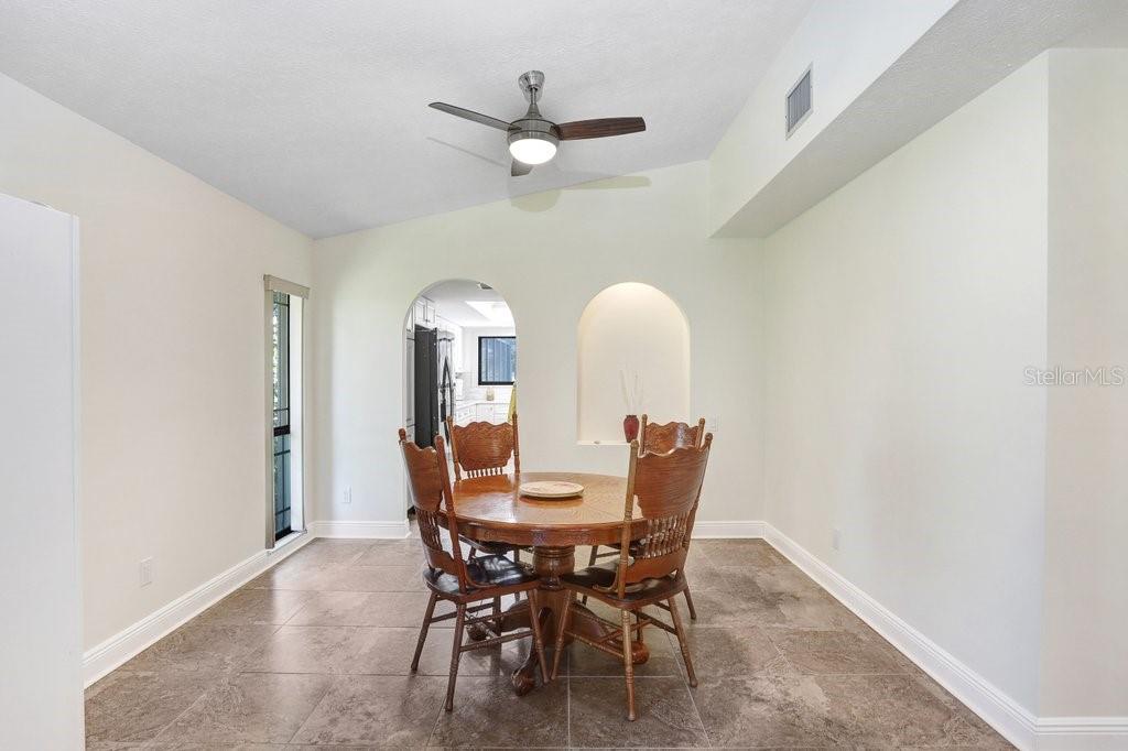 Image 16 of 39 For 13113 Lilita Avenue