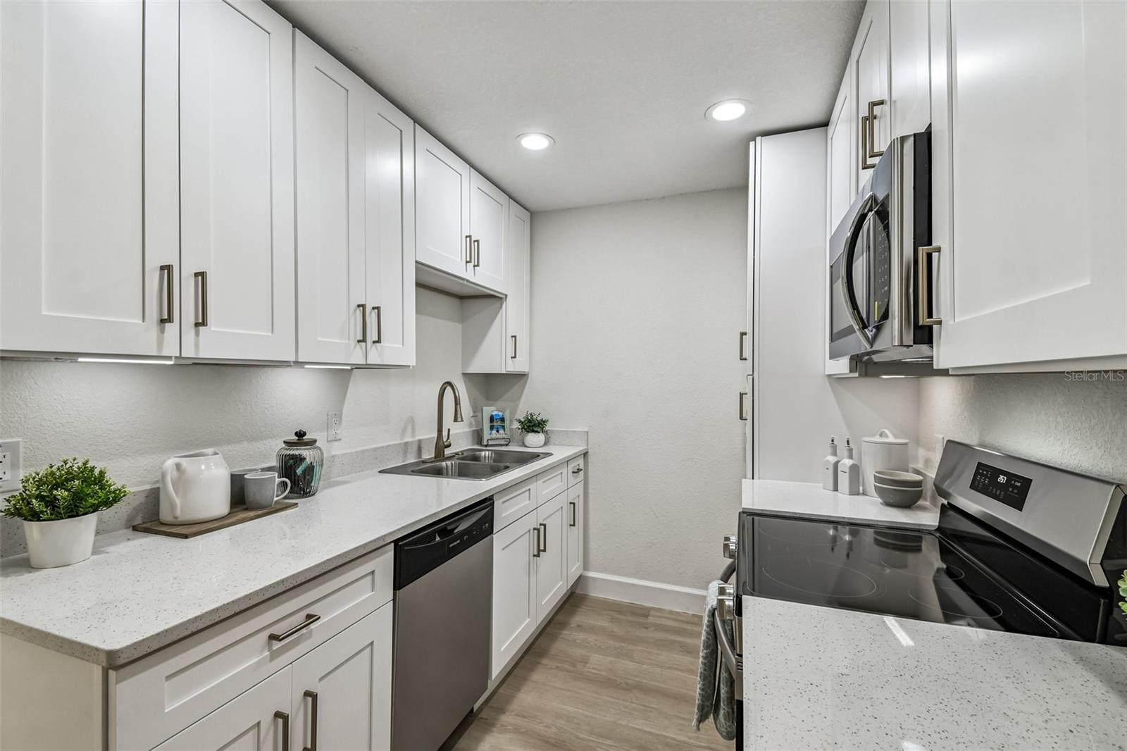 Listing photo id 12 for 4726 Knights Avenue