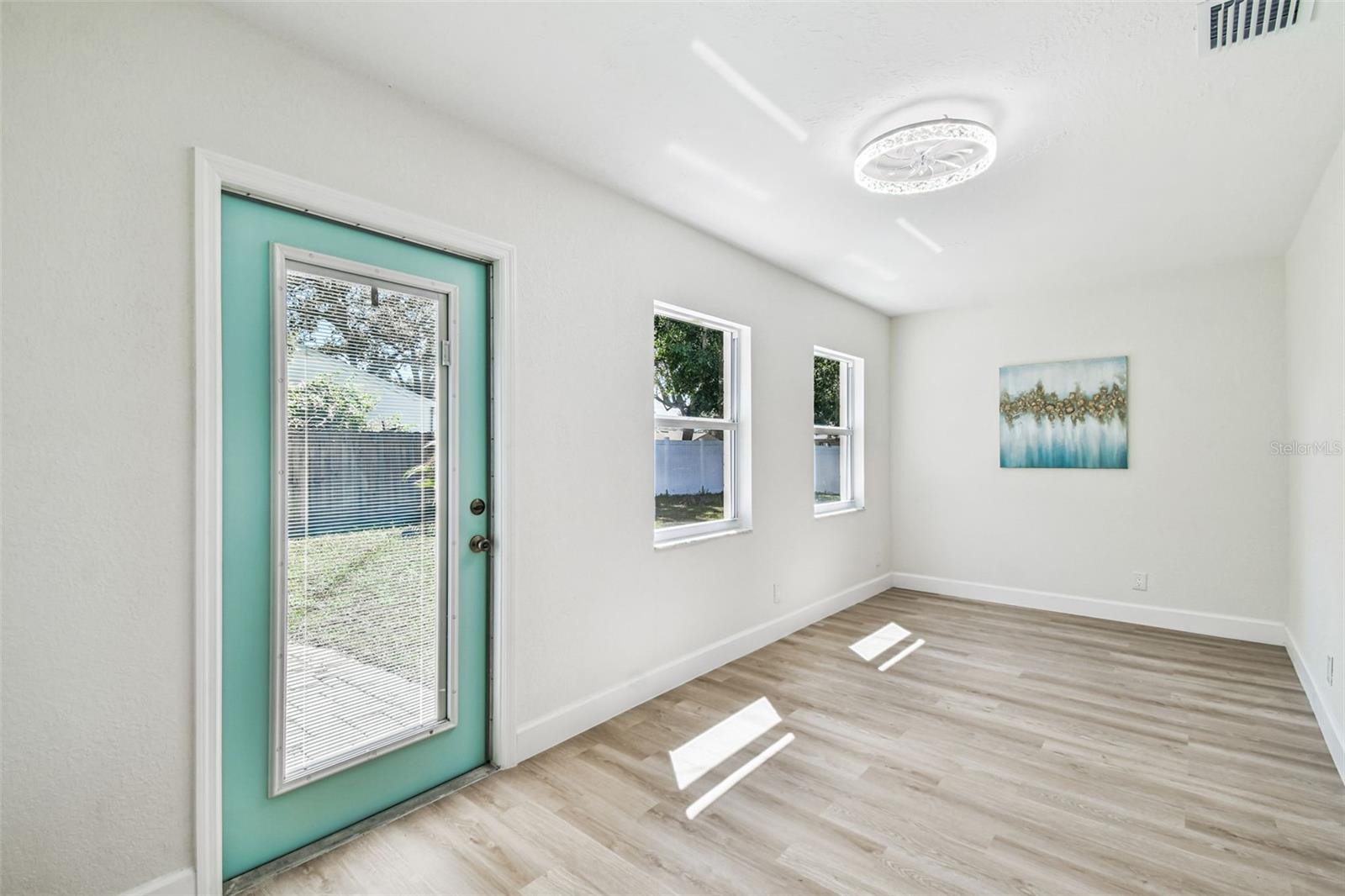 Listing photo id 16 for 4726 Knights Avenue