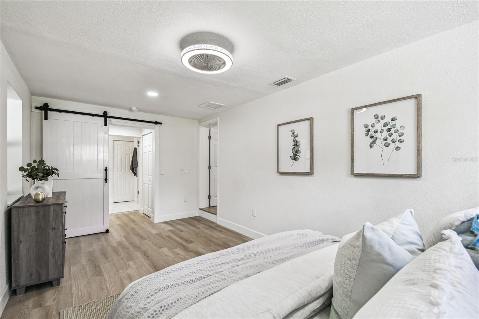 Listing photo id 23 for 4726 Knights Avenue