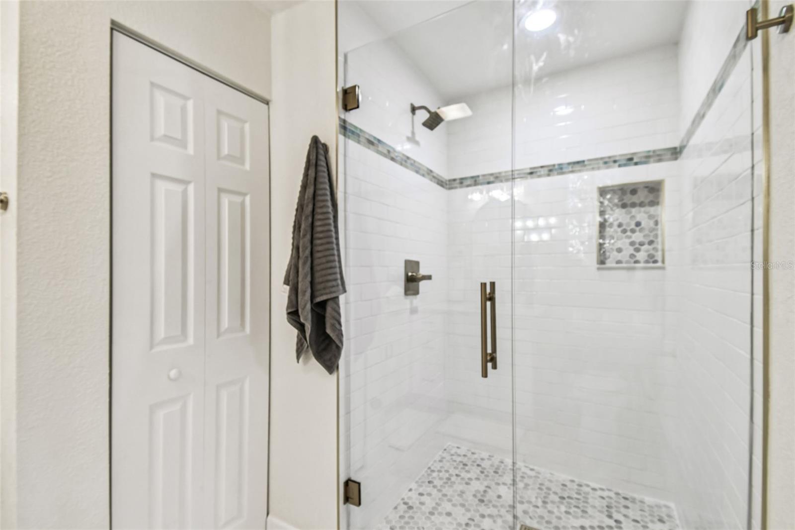 Listing photo id 28 for 4726 Knights Avenue