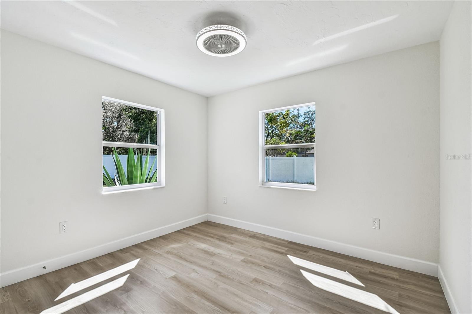 Listing photo id 29 for 4726 Knights Avenue