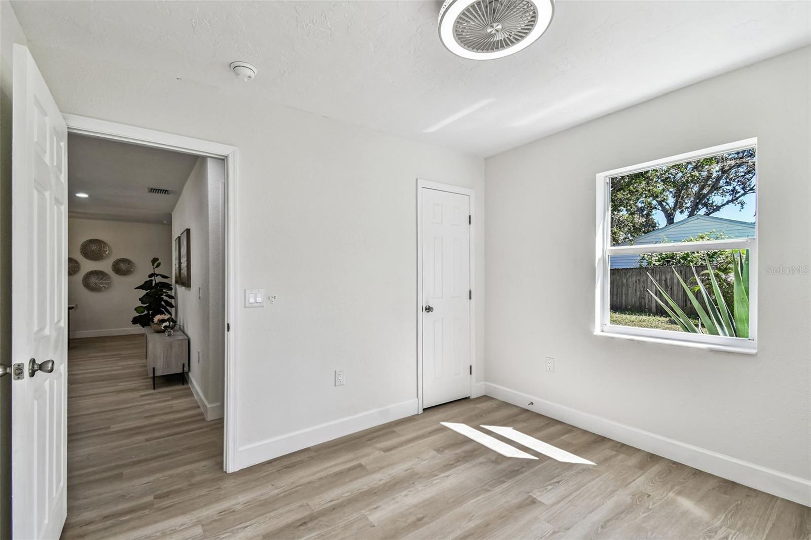 Listing photo id 30 for 4726 Knights Avenue