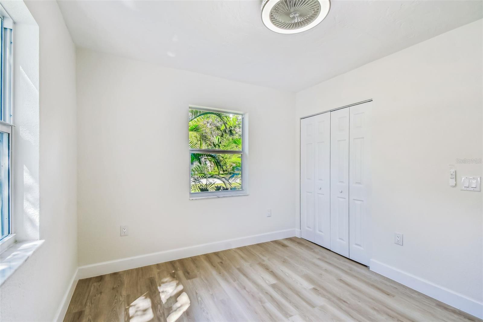 Listing photo id 35 for 4726 Knights Avenue