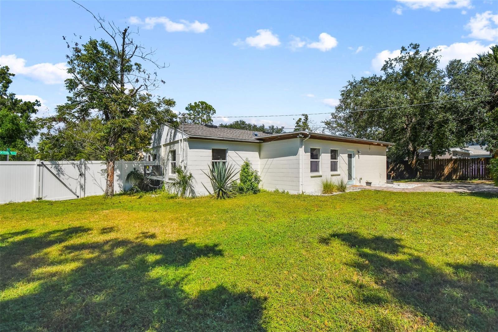 Listing photo id 36 for 4726 Knights Avenue