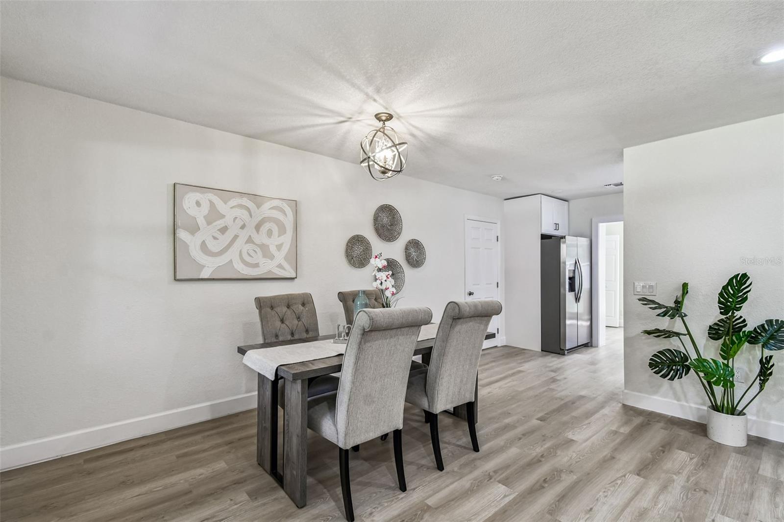 Listing photo id 4 for 4726 Knights Avenue