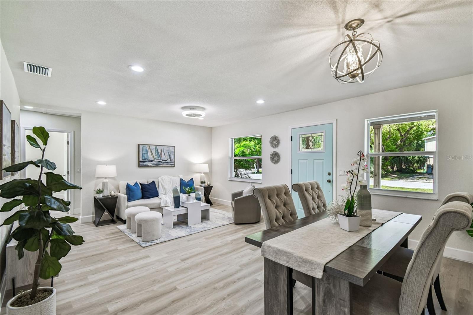 Listing photo id 6 for 4726 Knights Avenue