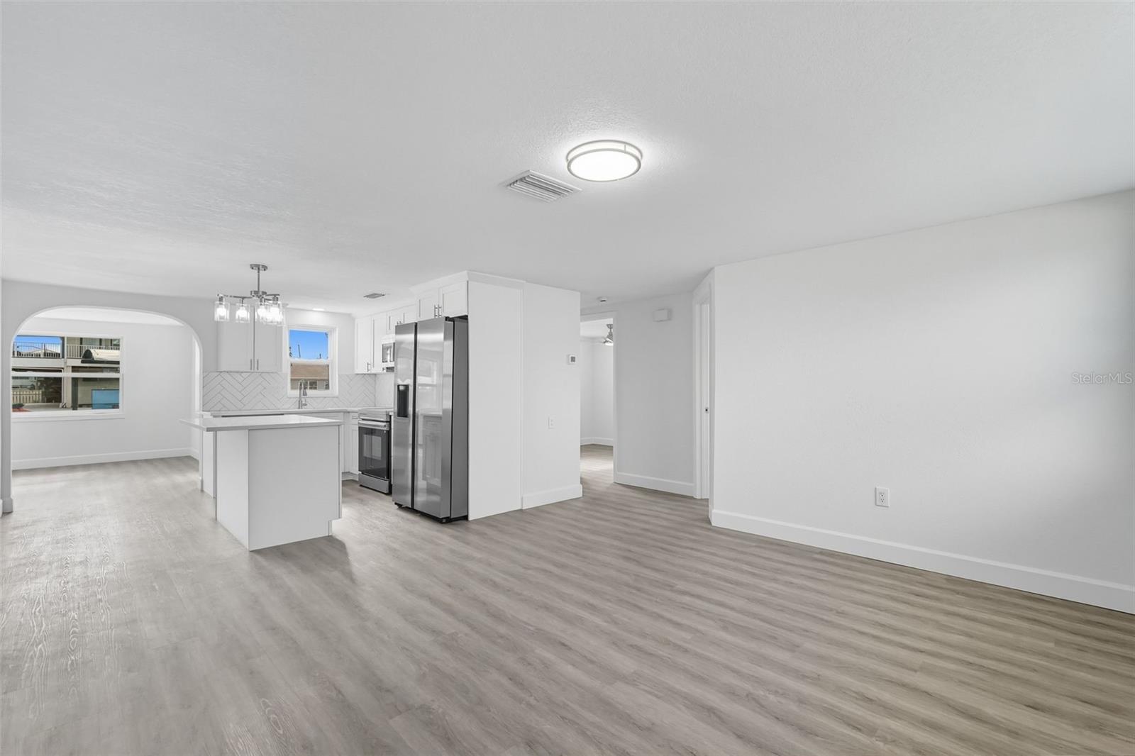 Listing photo id 12 for 13818 Malcolm Avenue