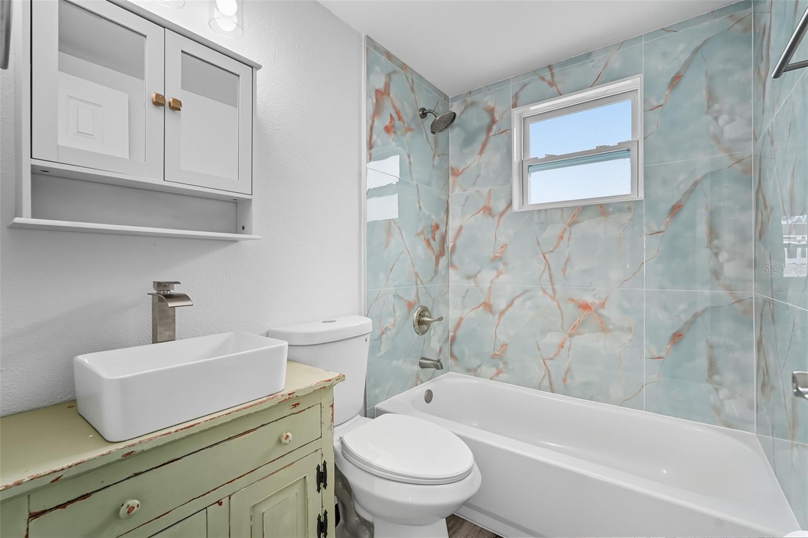 Listing photo id 23 for 13818 Malcolm Avenue