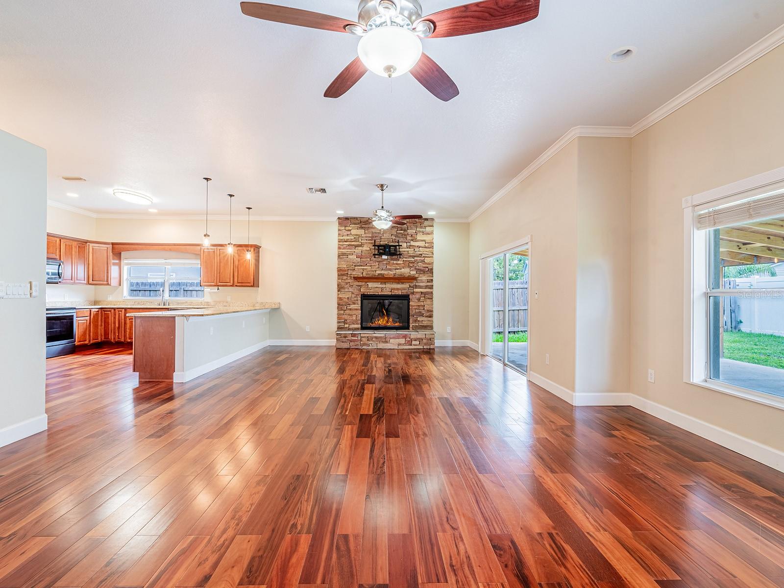 Image 13 of 44 For 15617 Gardenside Lane