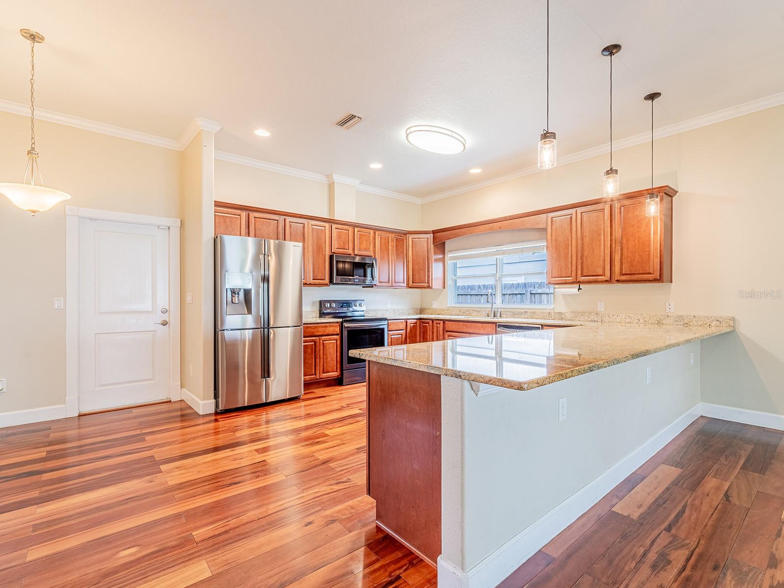 Image 15 of 44 For 15617 Gardenside Lane