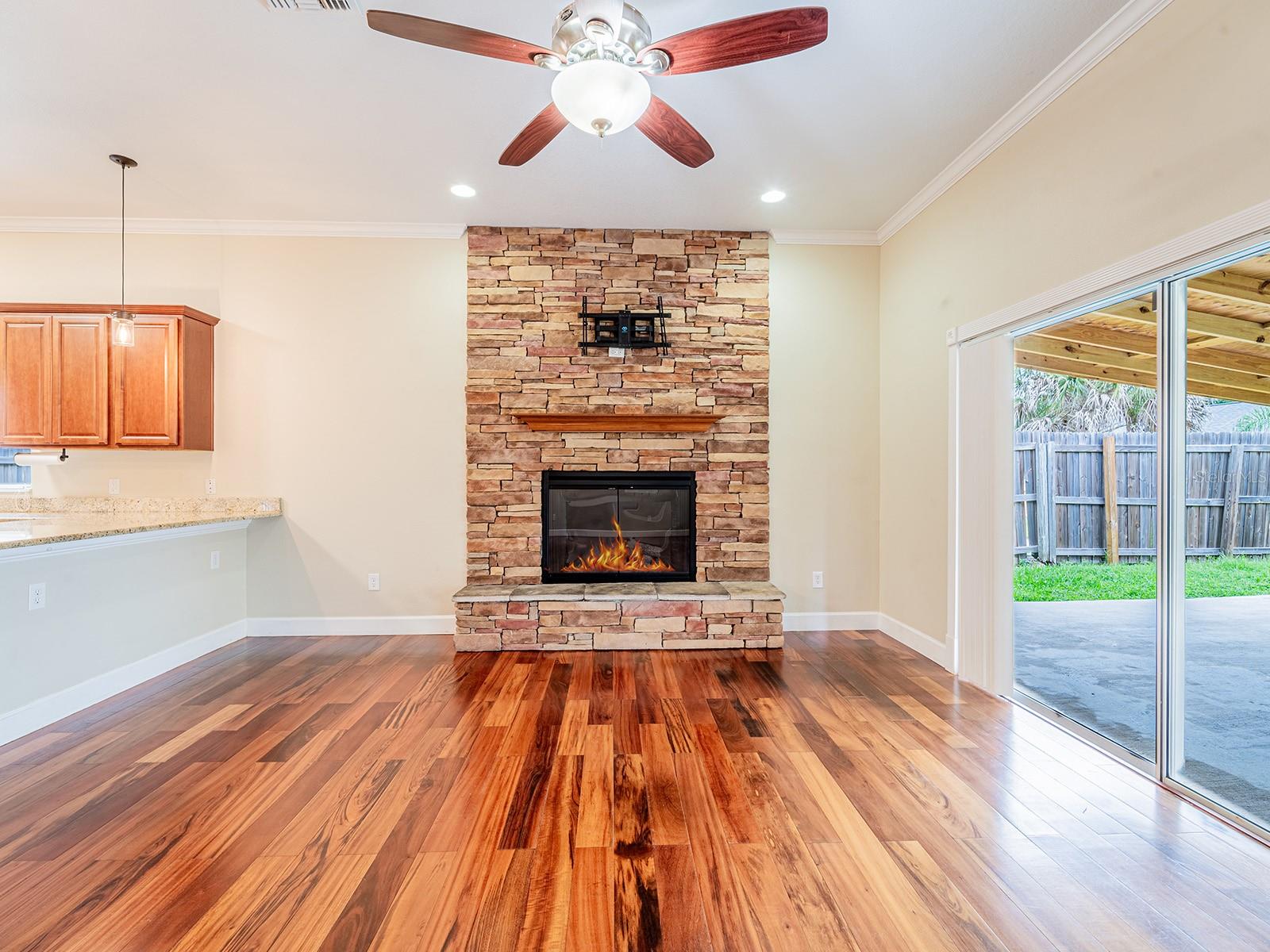 Image 16 of 44 For 15617 Gardenside Lane