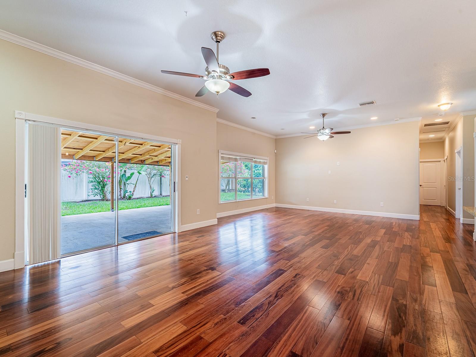 Image 18 of 44 For 15617 Gardenside Lane