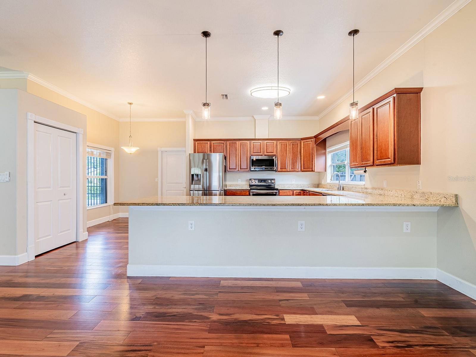 Image 21 of 44 For 15617 Gardenside Lane