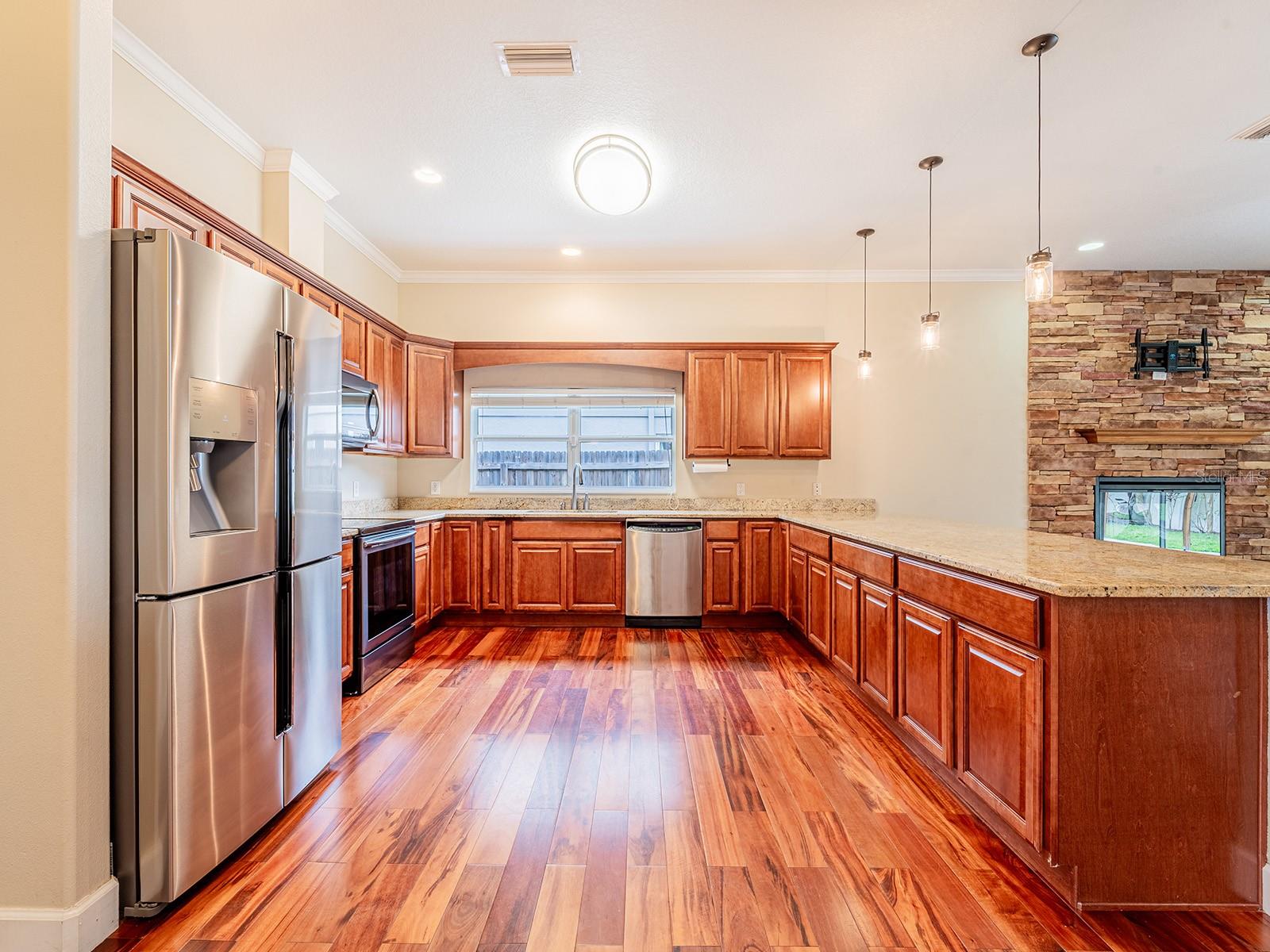 Image 22 of 44 For 15617 Gardenside Lane