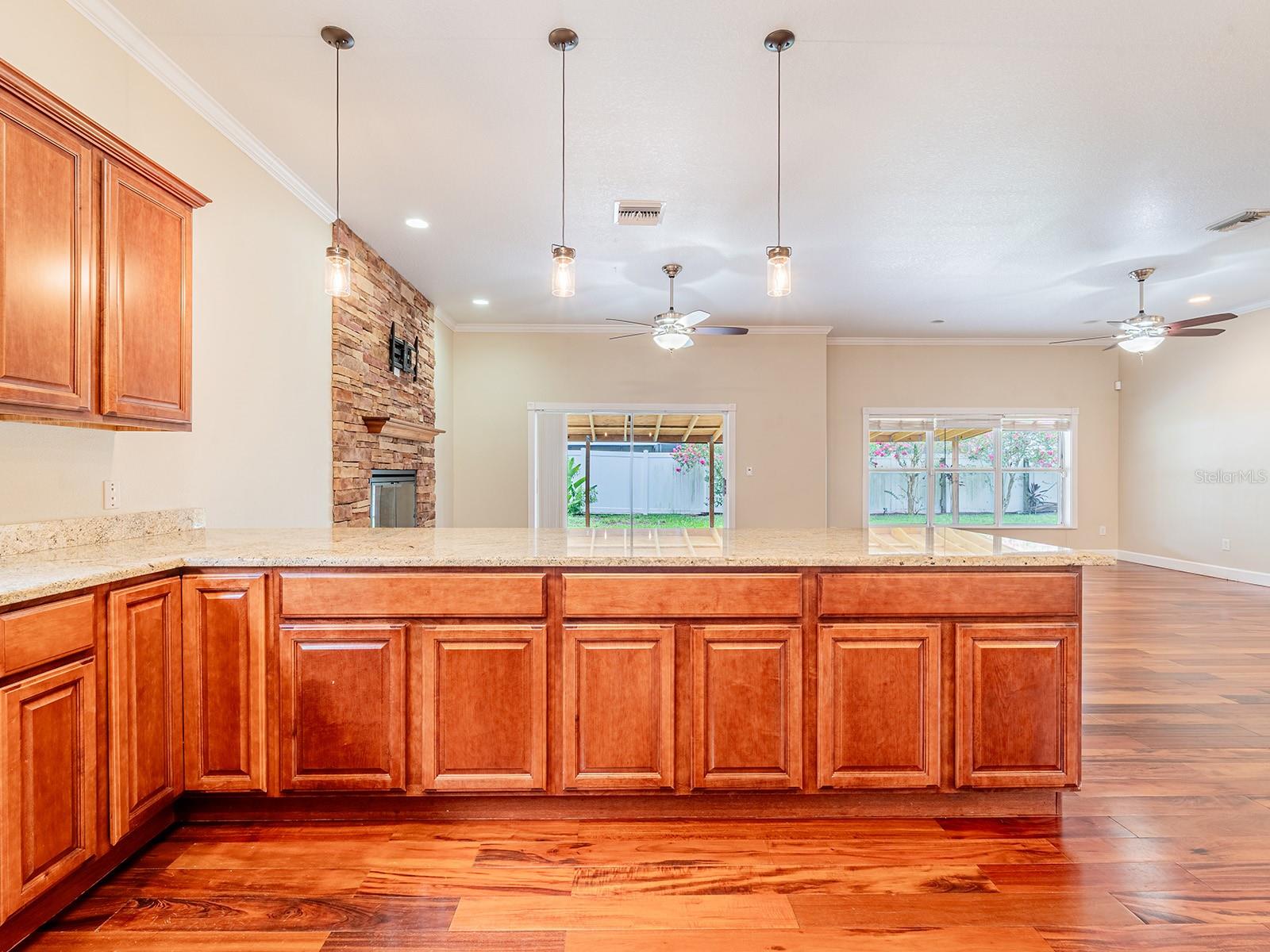 Image 24 of 44 For 15617 Gardenside Lane
