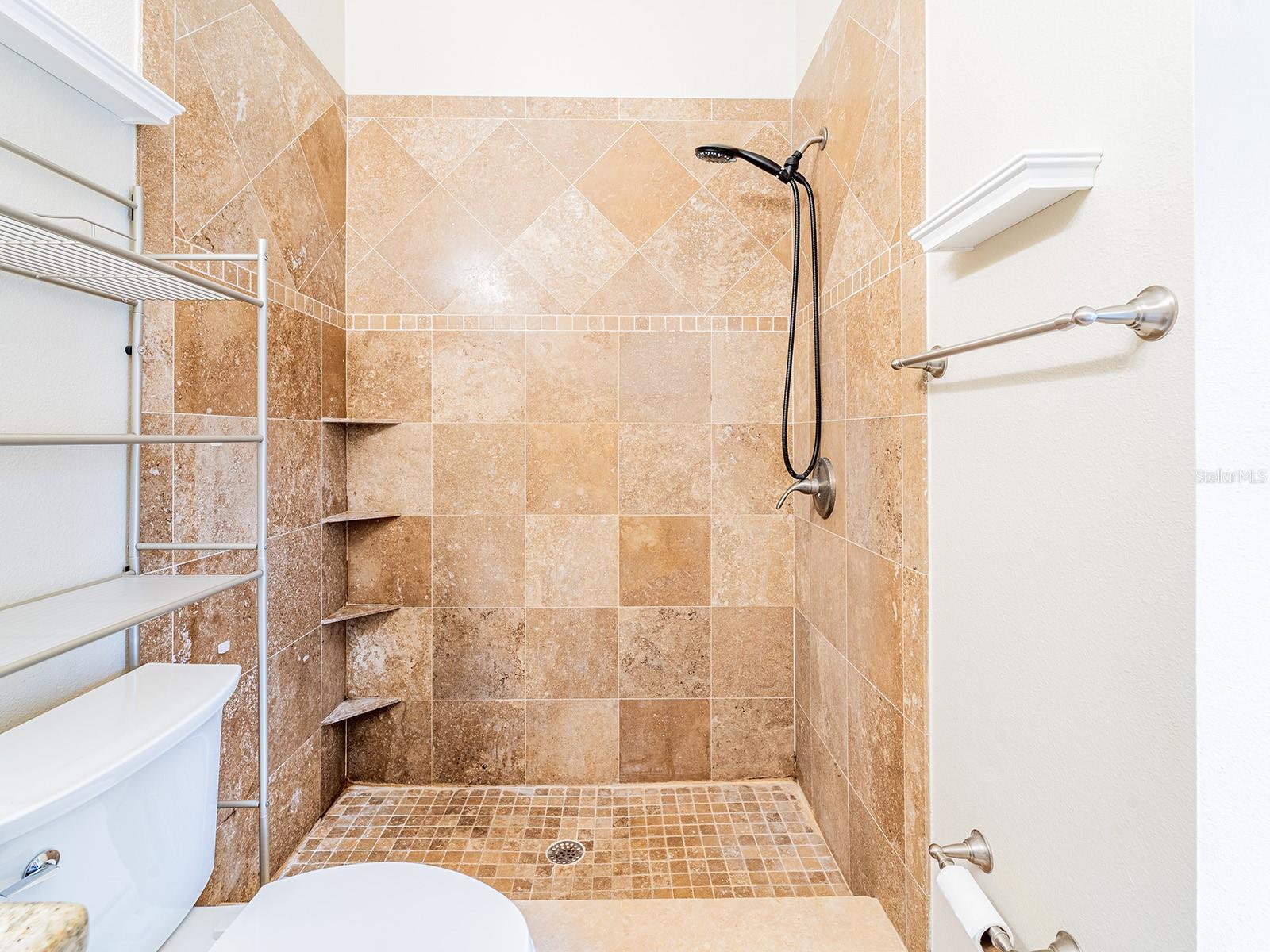 Image 31 of 44 For 15617 Gardenside Lane
