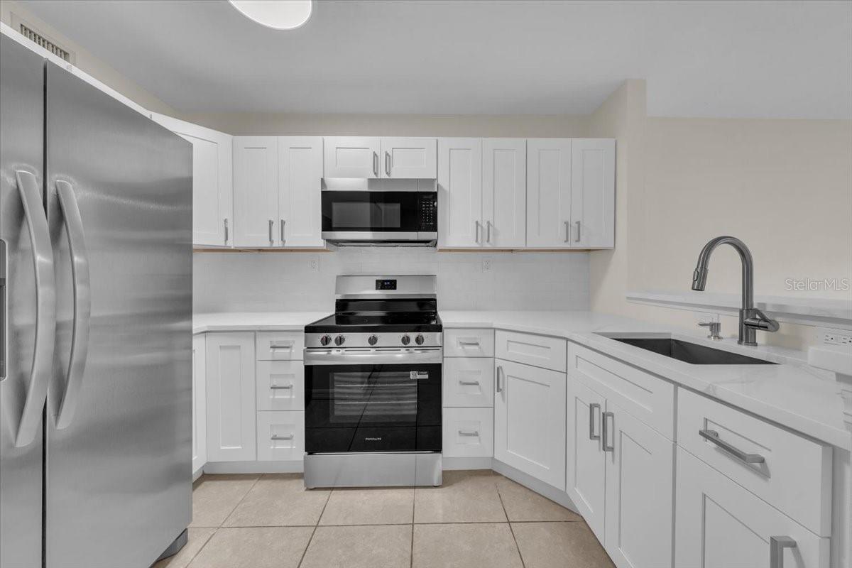 Image 16 of 47 For 2424 Tampa Bay Boulevard H106