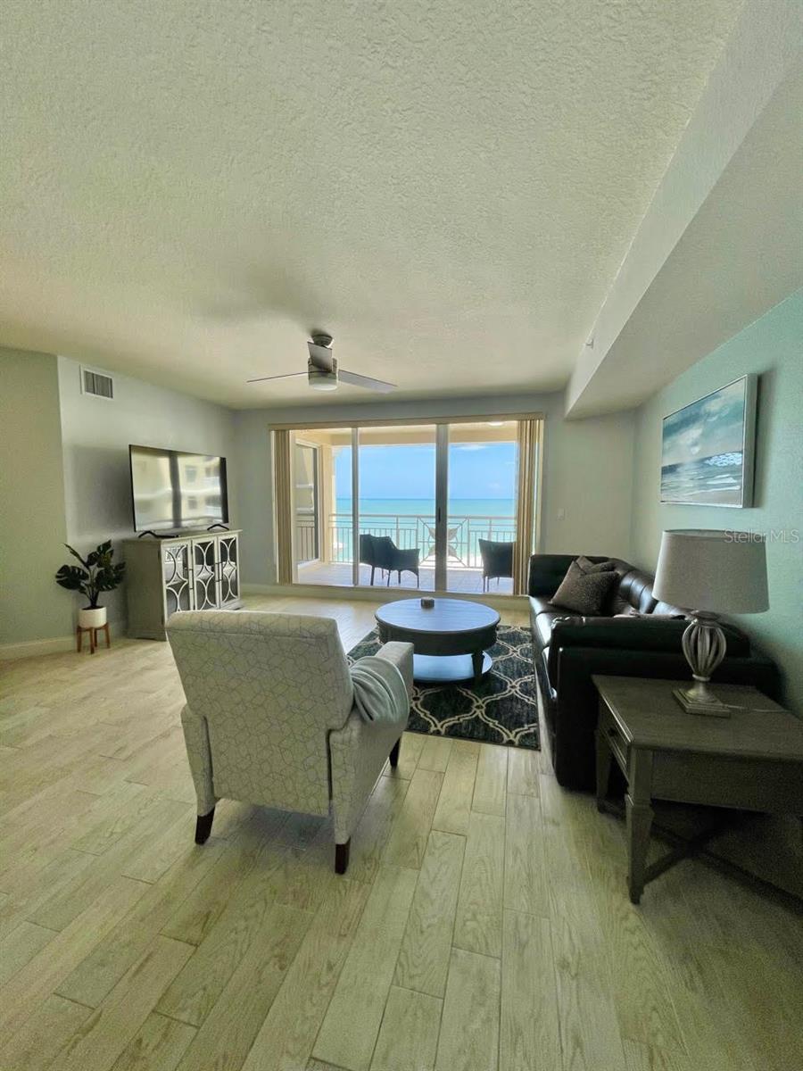 Image 6 of 13 For 10 Papaya Street 1204