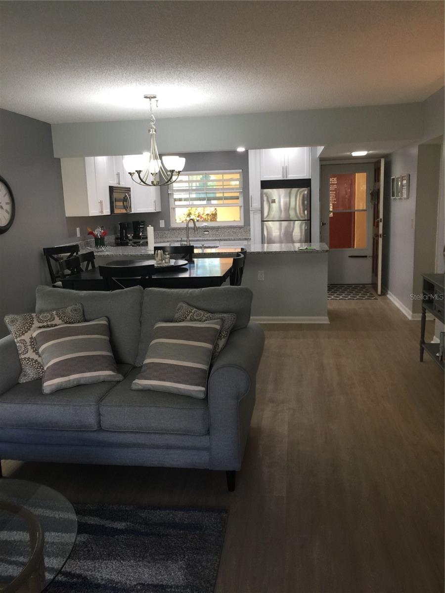 Image 5 of 17 For 10215 Regal Drive 14