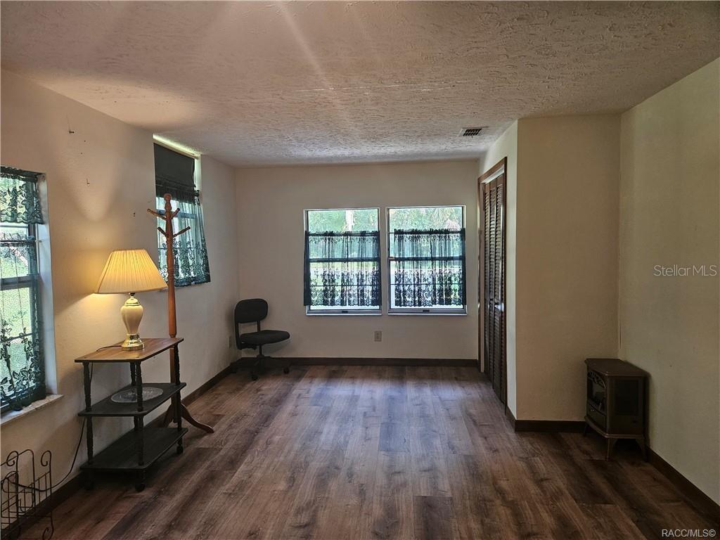 Image 4 of 41 For 9708 Hawthorne Street
