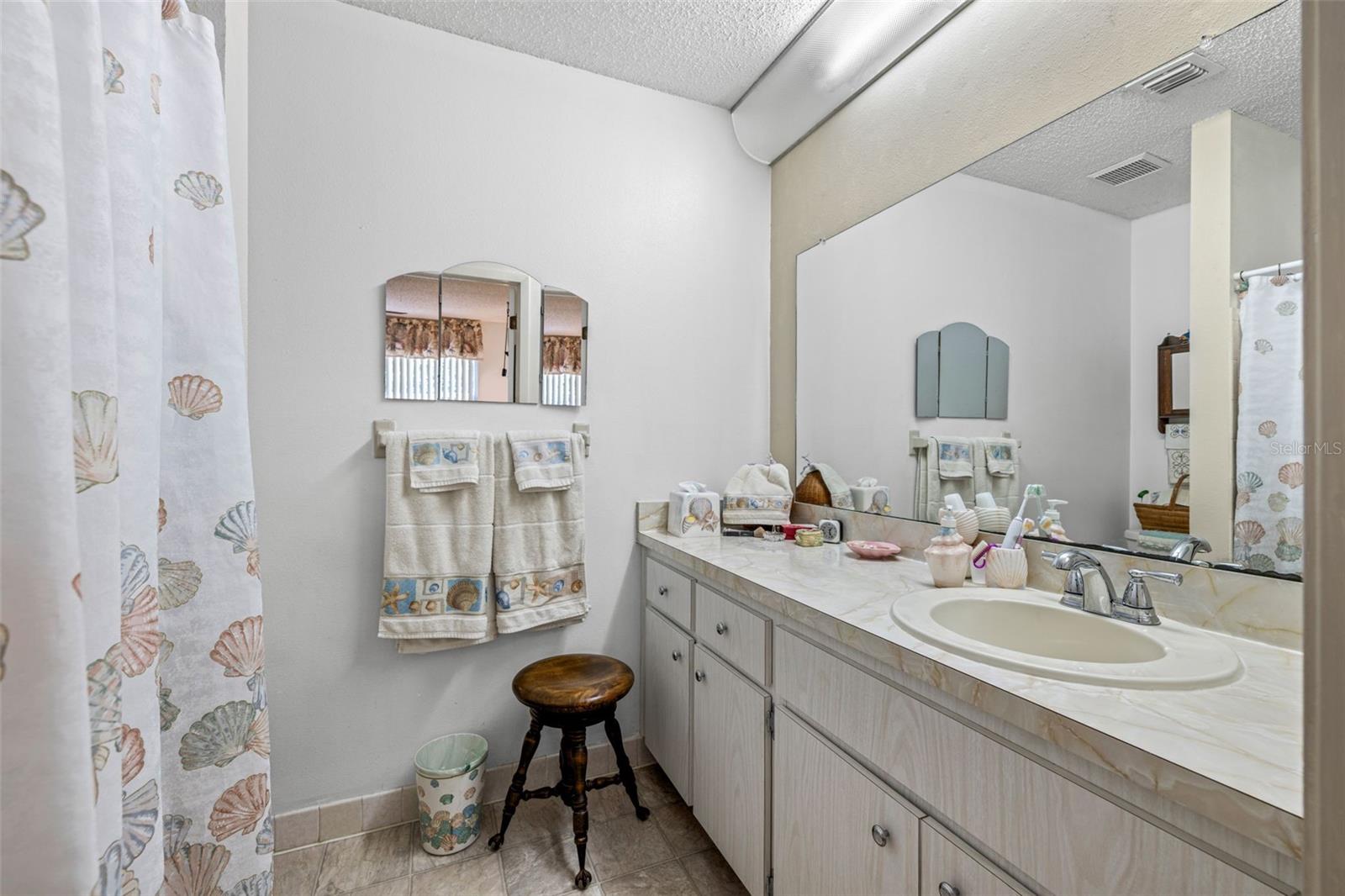 Image 20 of 25 For 13004 Serpentine Drive