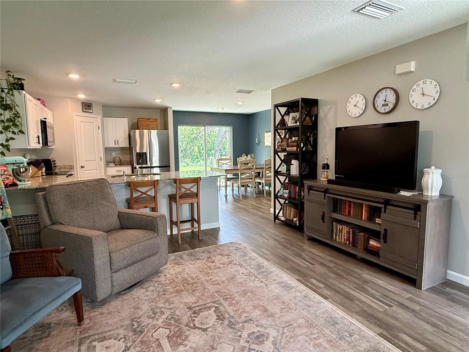 Image 4 of 20 For 6270 Airmont Drive