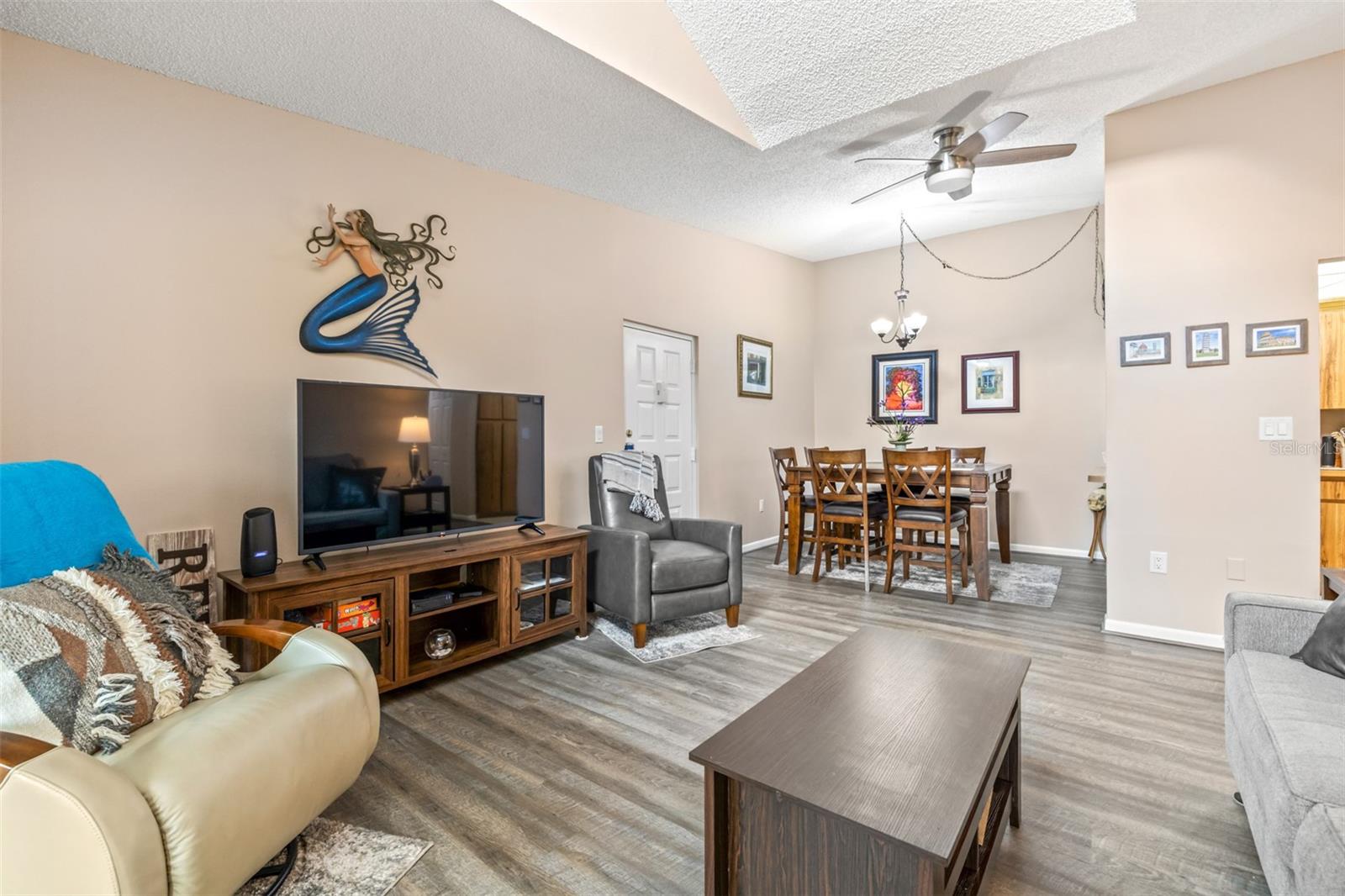 Image 7 of 34 For 1871 Pine Ridge Way W H3