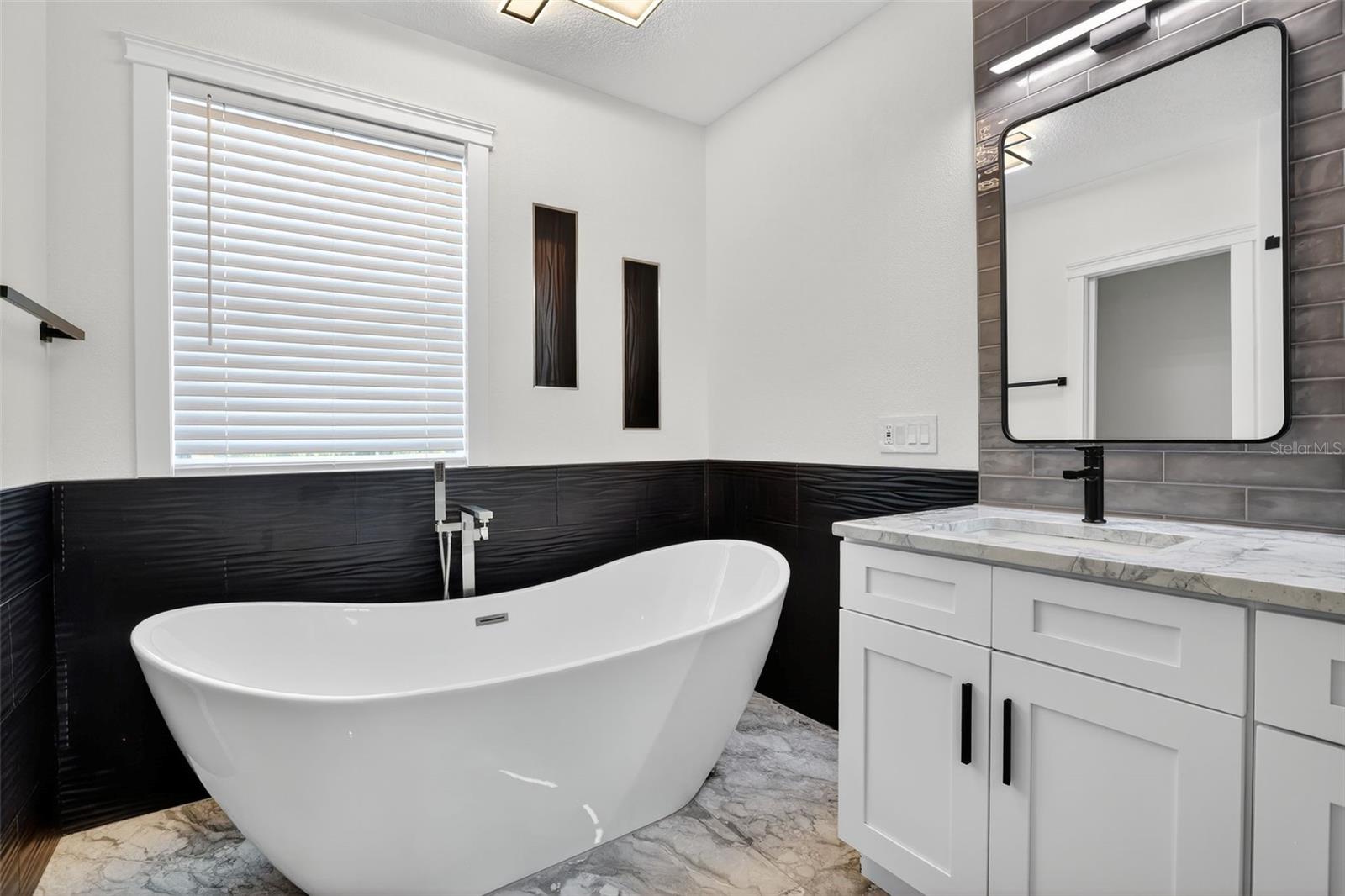 Image 41 of 72 For 1147 Halapa Way