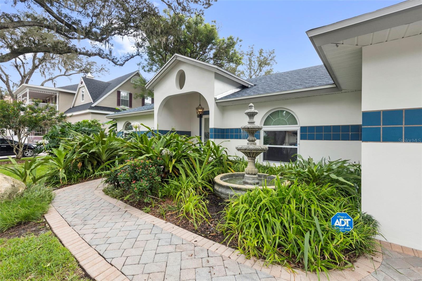 Image 4 of 71 For 11403 Queensway Drive