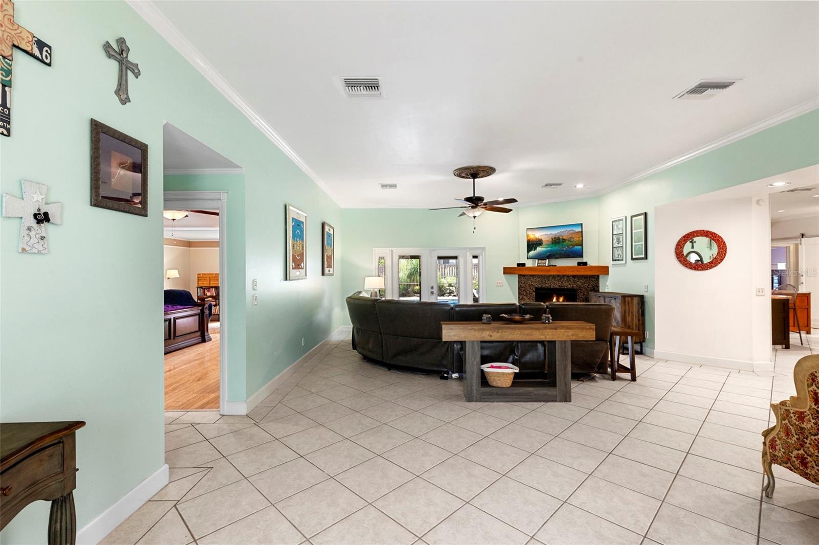 Image 8 of 71 For 11403 Queensway Drive