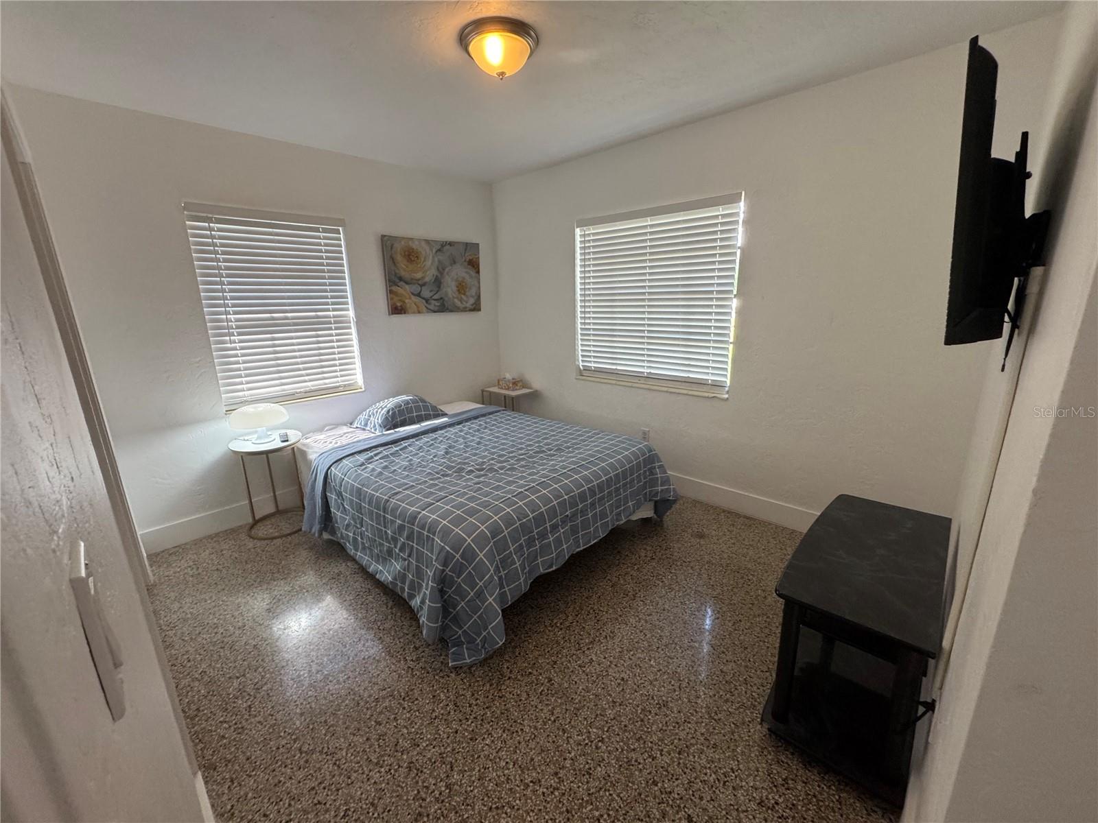 Image 19 of 36 For 309 Deer Park Avenue
