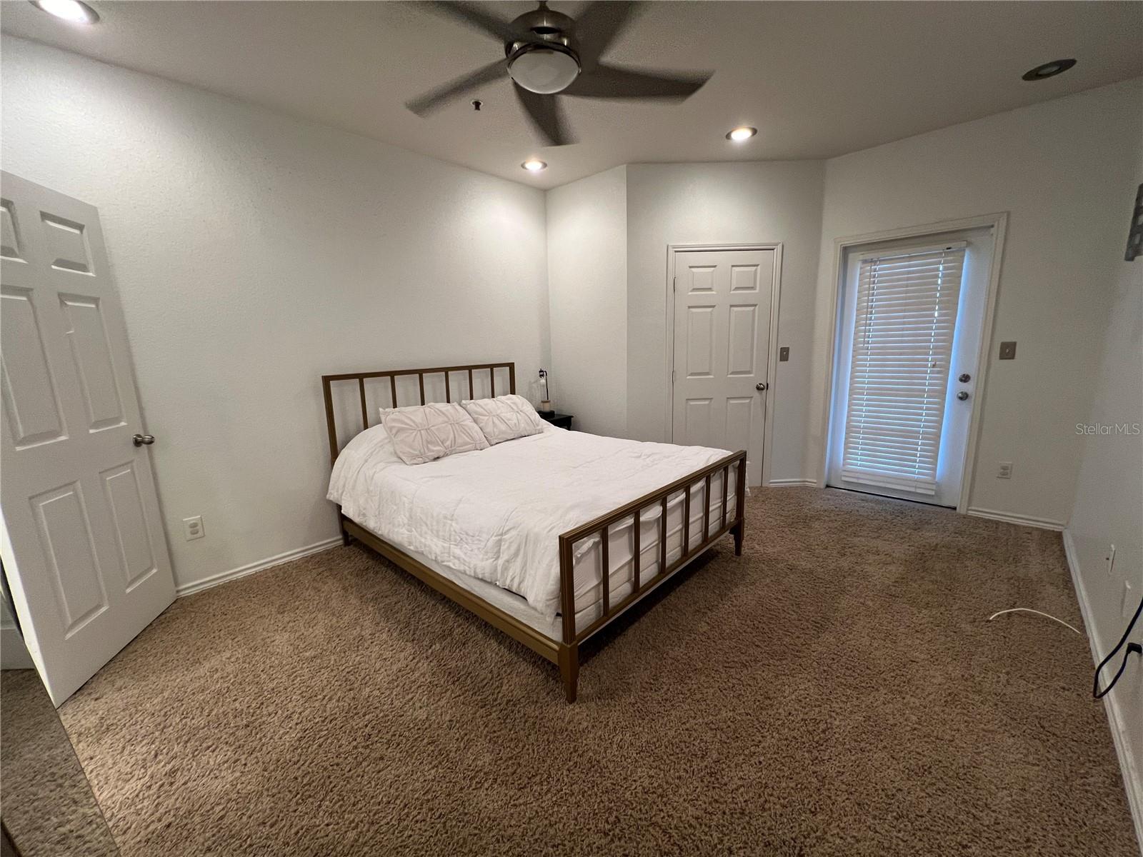 Image 20 of 33 For 4307 Bayside Village Drive 201