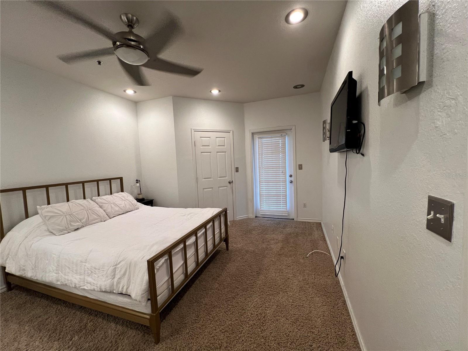 Image 21 of 33 For 4307 Bayside Village Drive 201