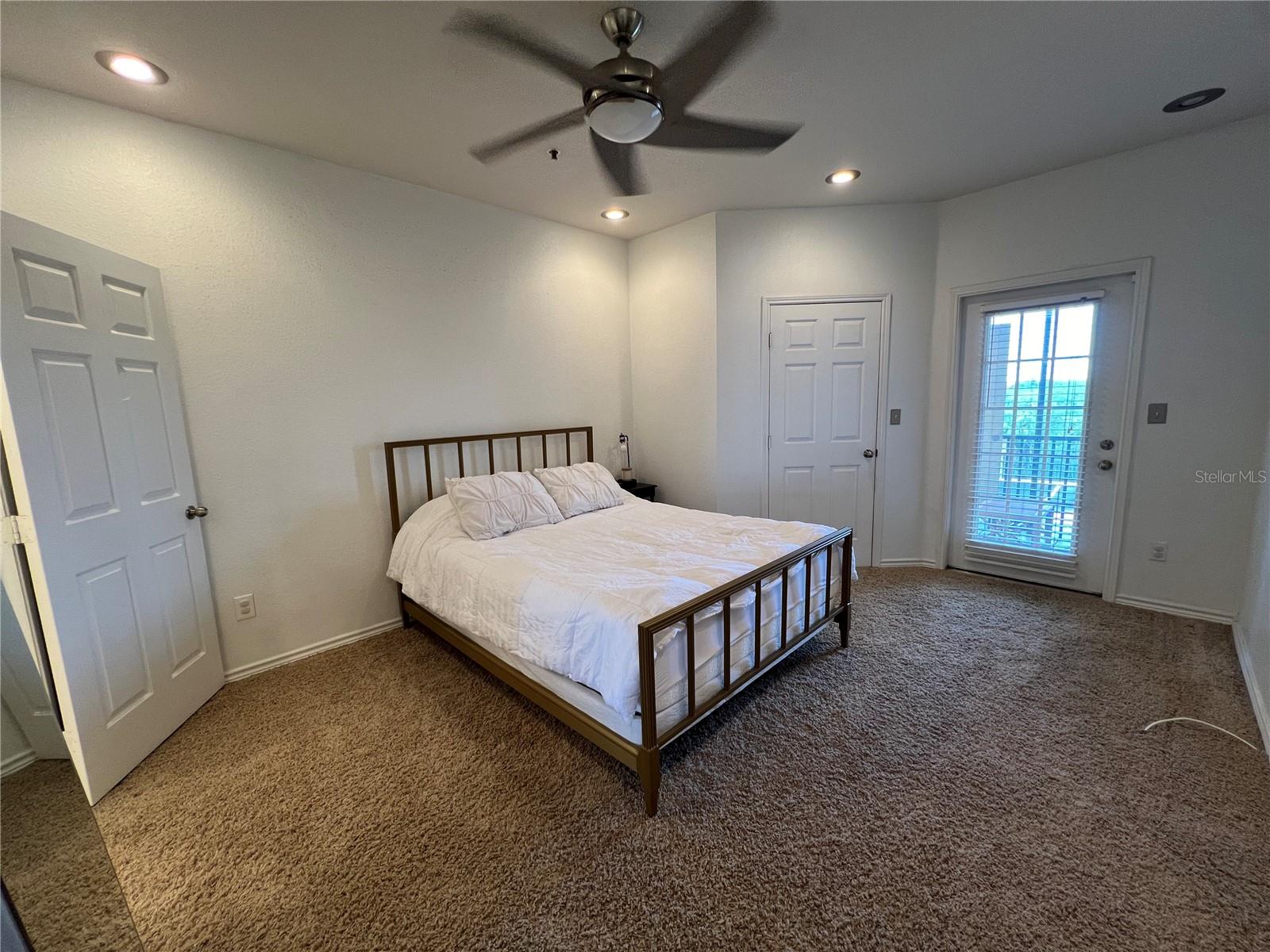 Image 22 of 33 For 4307 Bayside Village Drive 201