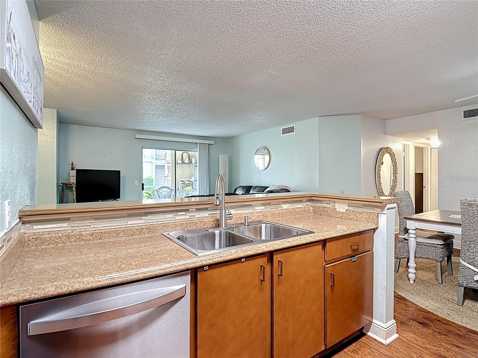 Image 20 of 32 For 9481 Highland Oak Drive 912