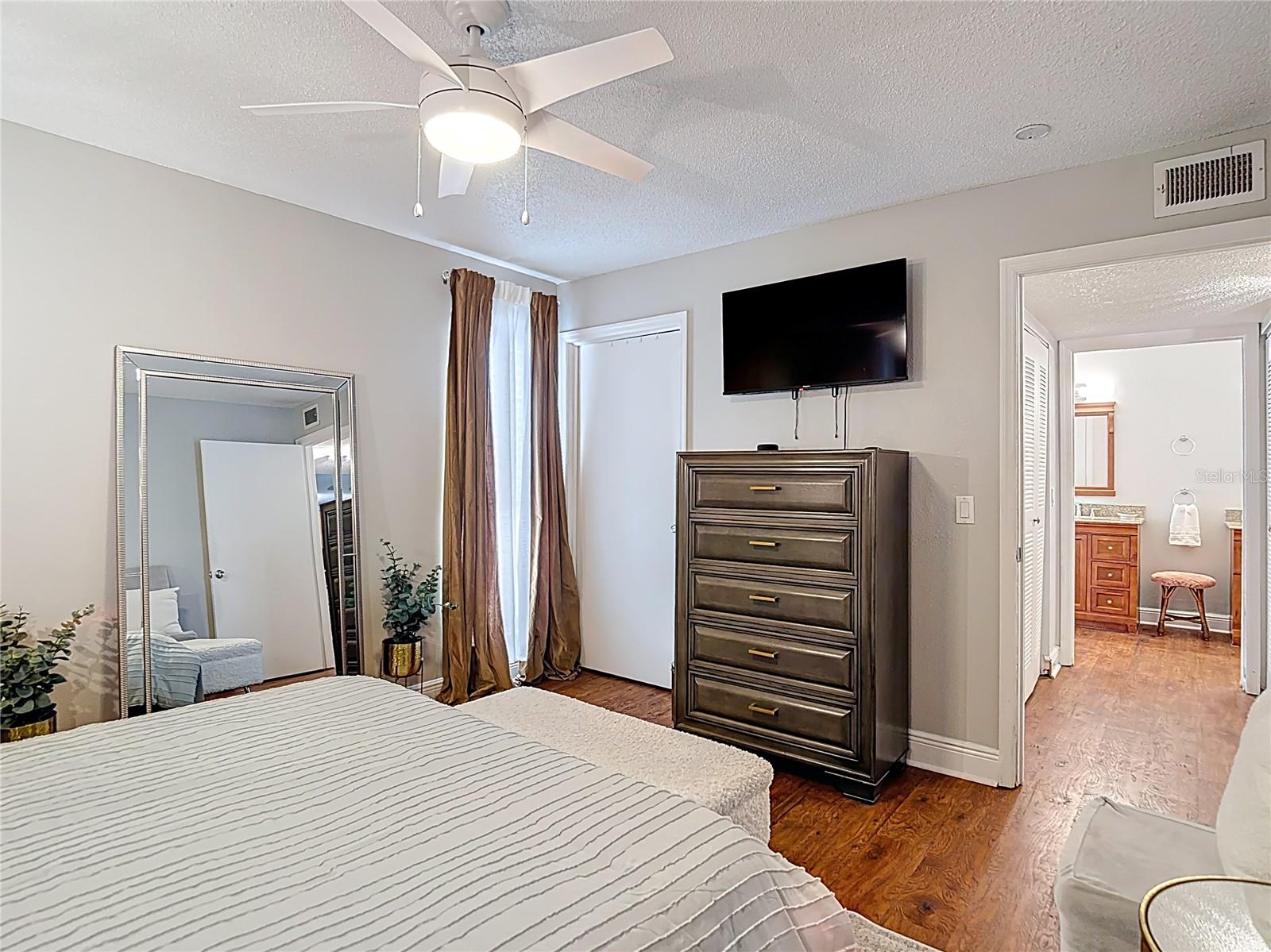 Image 27 of 32 For 9481 Highland Oak Drive 912