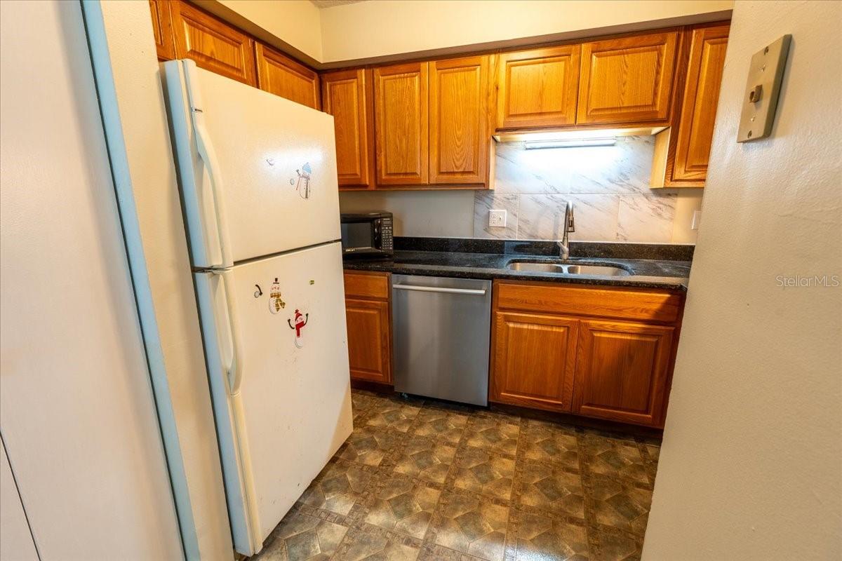 Image 11 of 35 For 302 Whitehall Court 112