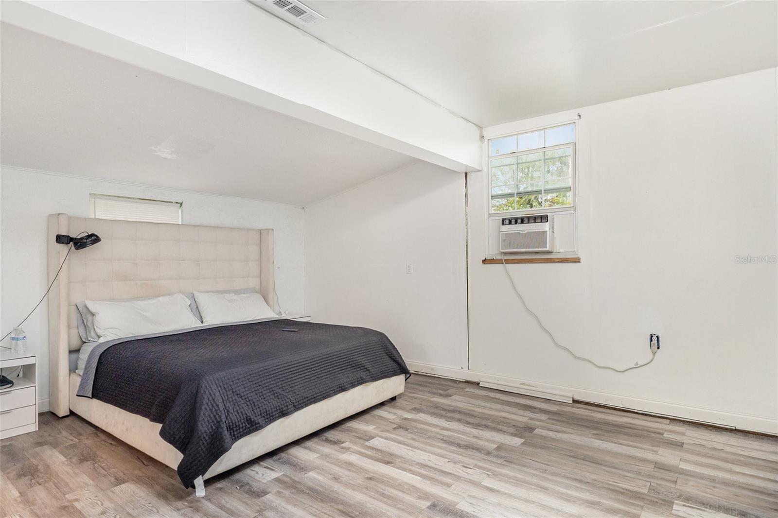 Image 17 of 26 For 211 8th Street