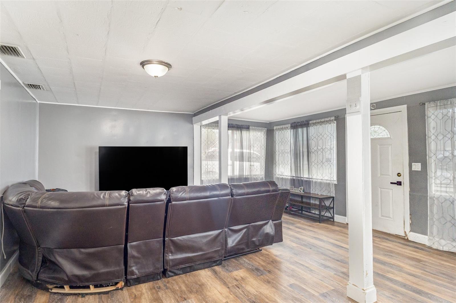 Image 3 of 26 For 211 8th Street