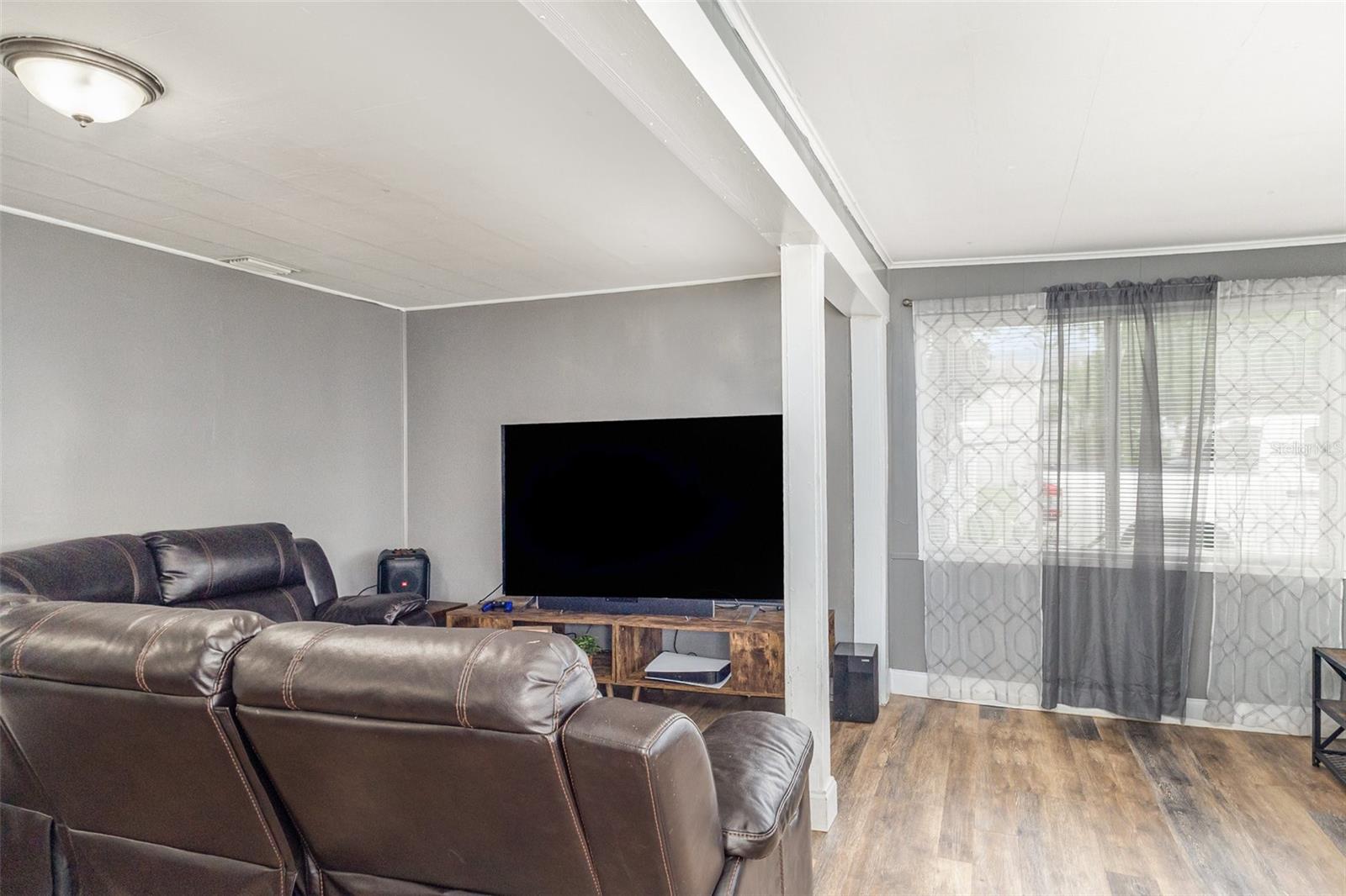 Image 4 of 26 For 211 8th Street
