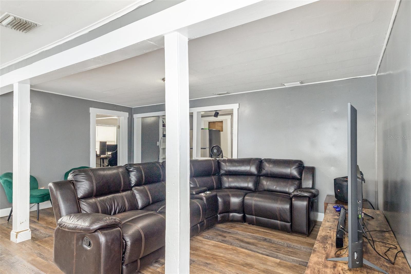 Image 5 of 26 For 211 8th Street