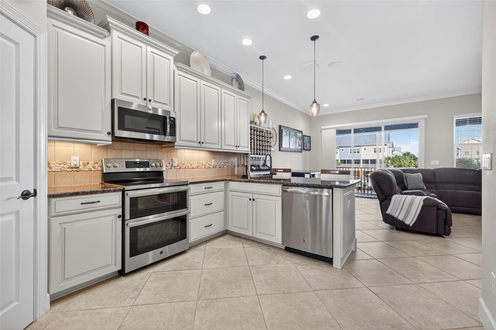 Image 11 of 46 For 6080 Moorings Drive S