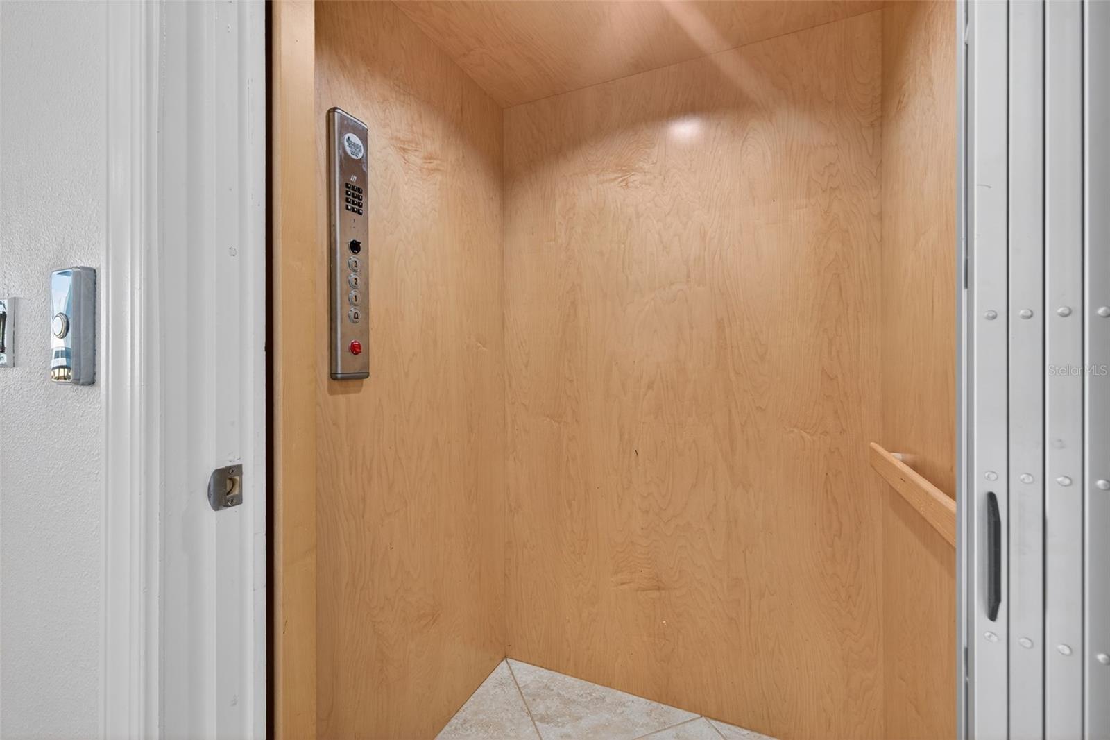 Image 15 of 46 For 6080 Moorings Drive S