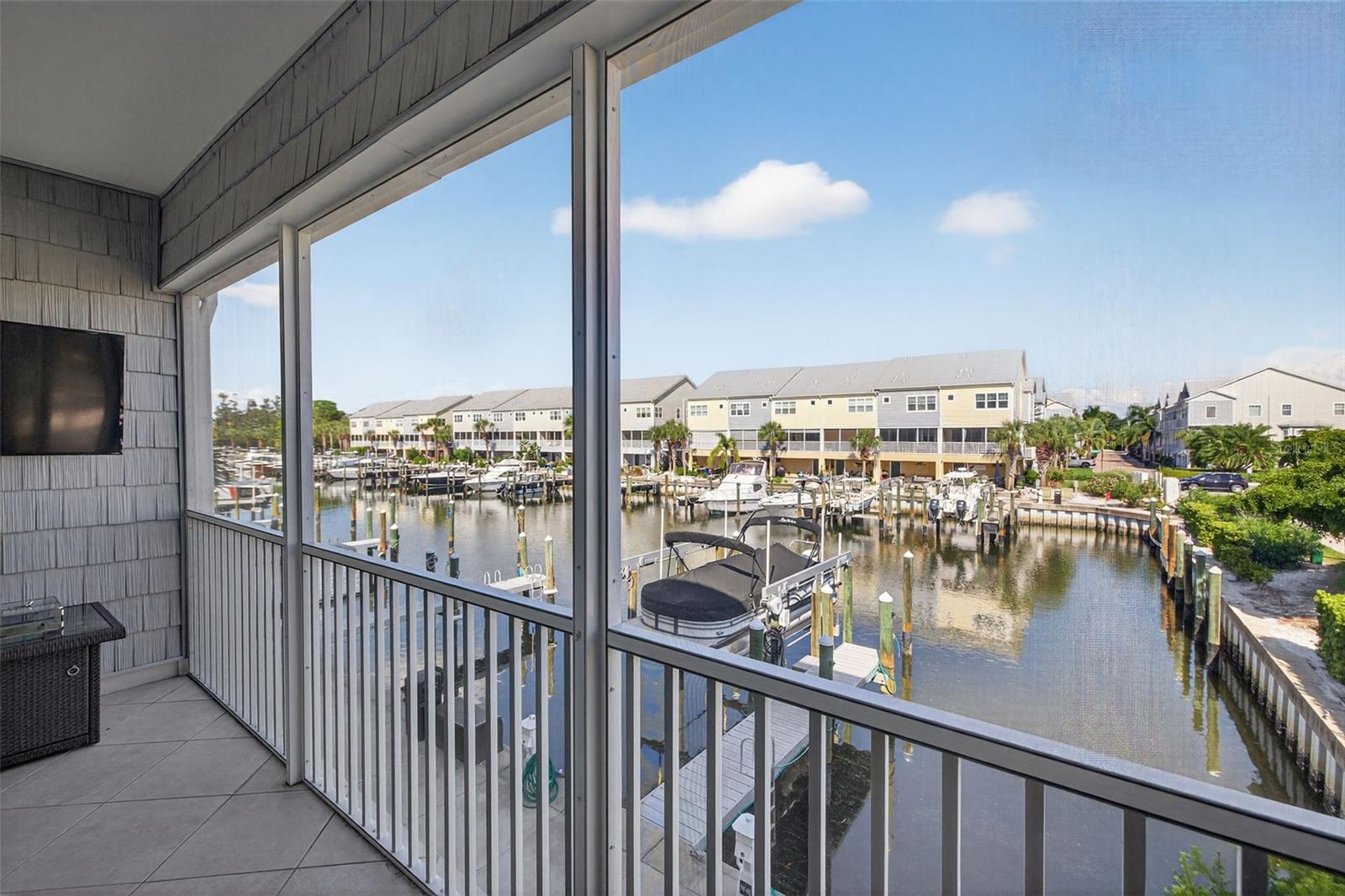 Image 18 of 46 For 6080 Moorings Drive S