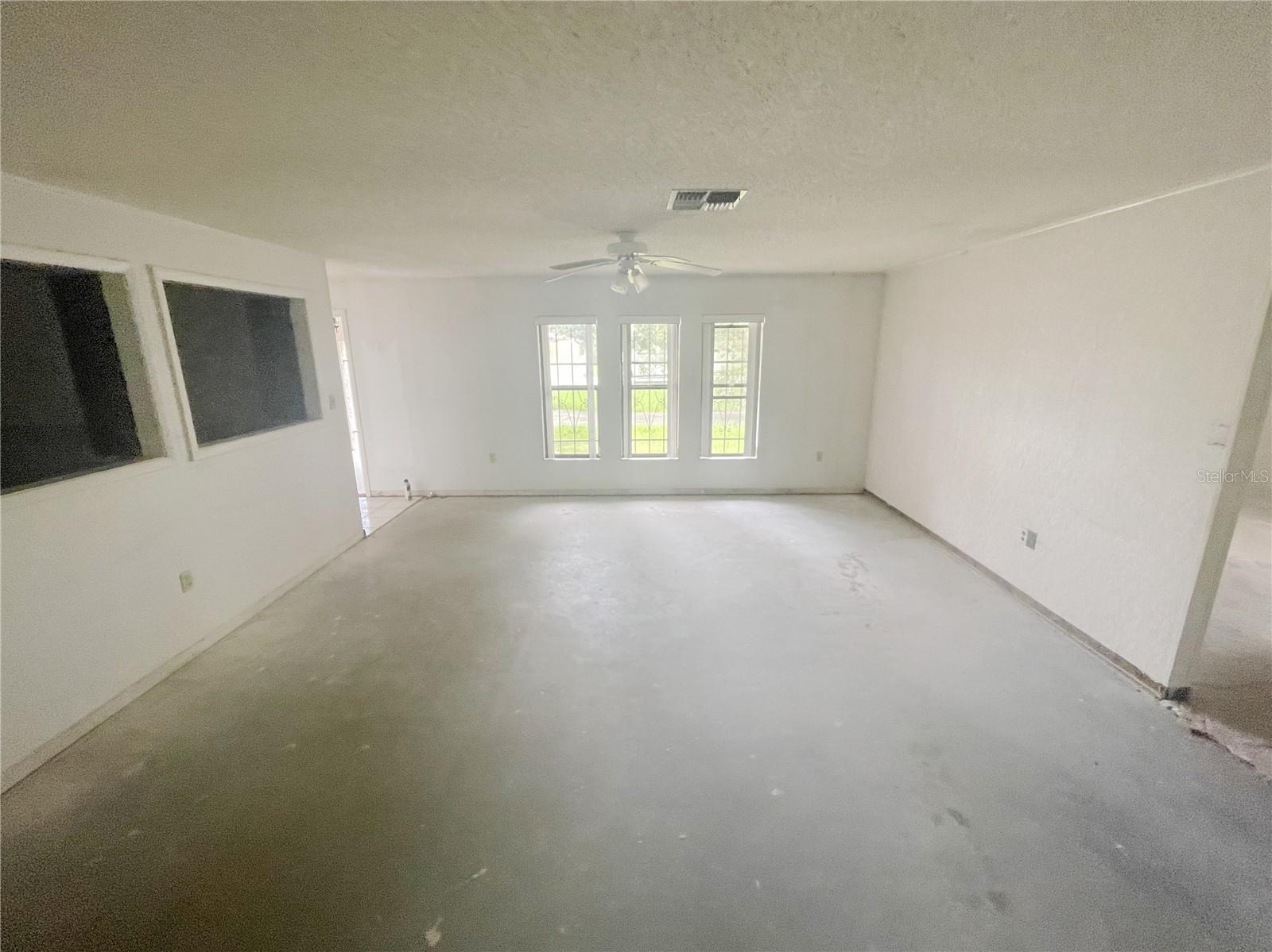 Image 3 of 10 For 5325 Creekmur Drive